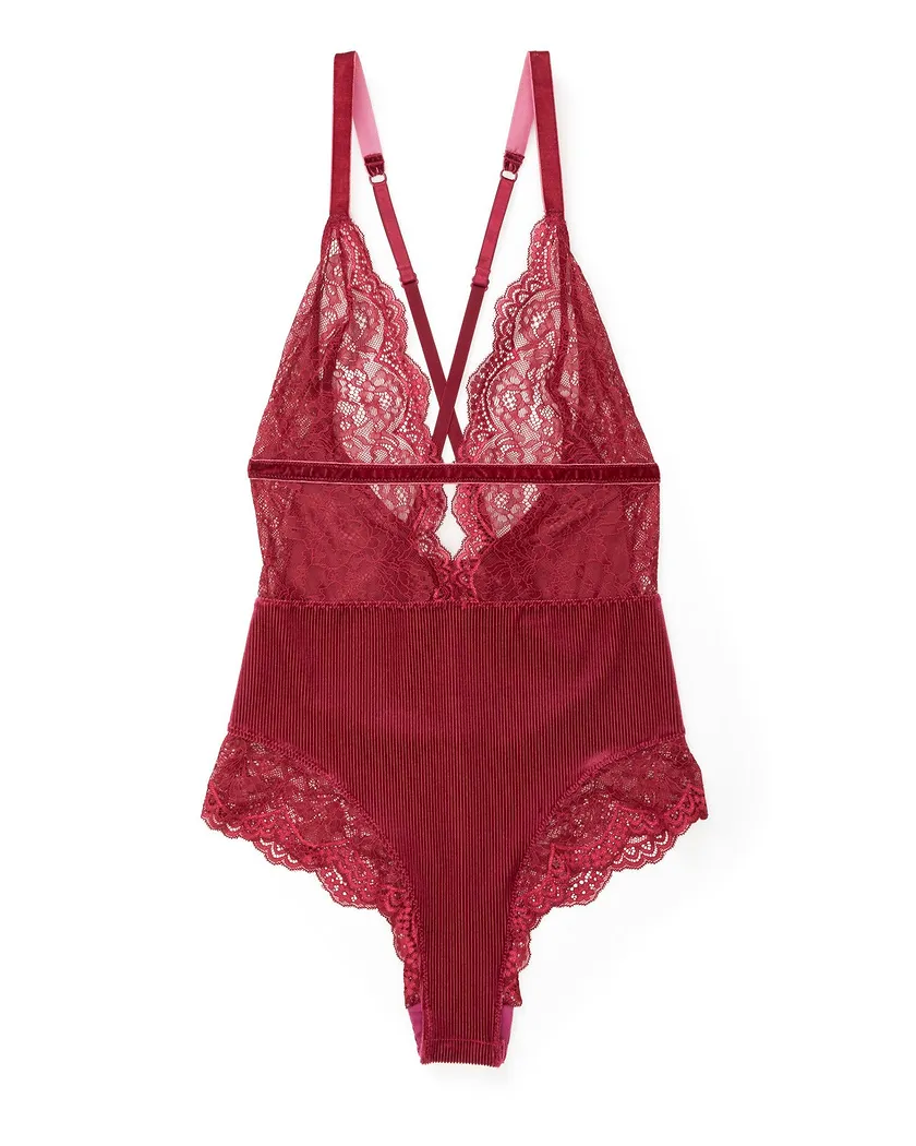 Ceara Dark Red lingerie bundle Still 2
