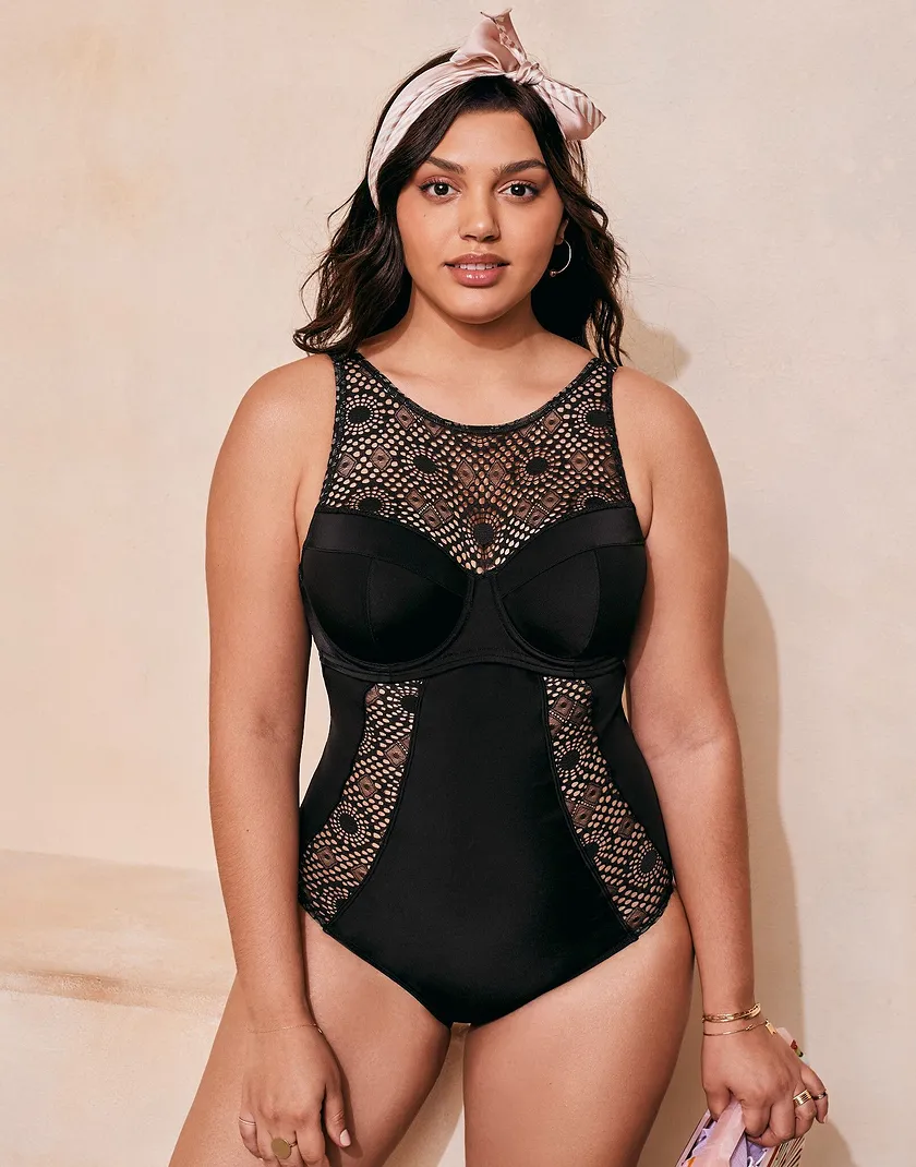 Wendi Black Plus Contour swimwear bundle Model 1