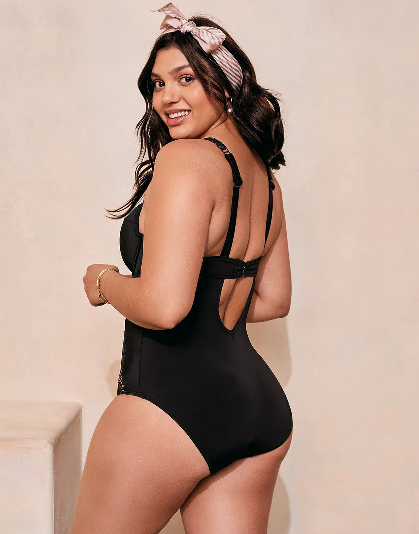 Wendi Black Plus Contour swimwear bundle Model 4