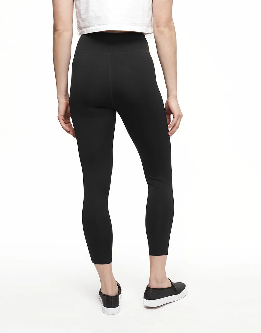 Cali 7/8 Black activewear bundle Model 6