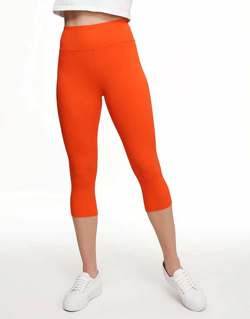 Cali Crop Dark Red activewear bundle Model 6