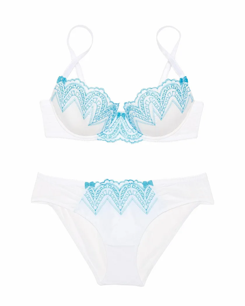 Carelle White 5 Lightly Lined bra bundle Still 2