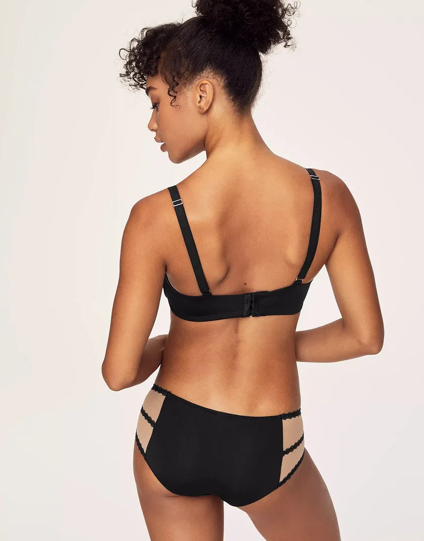Mariora Black Lightly Lined bra and panty bundle Model 3