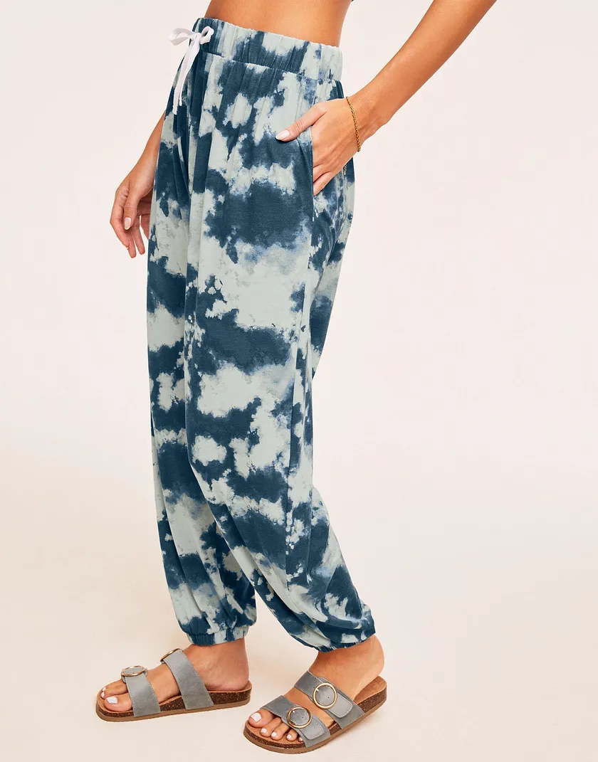 Carson Tie Dye Blue lounge bundle Model 4