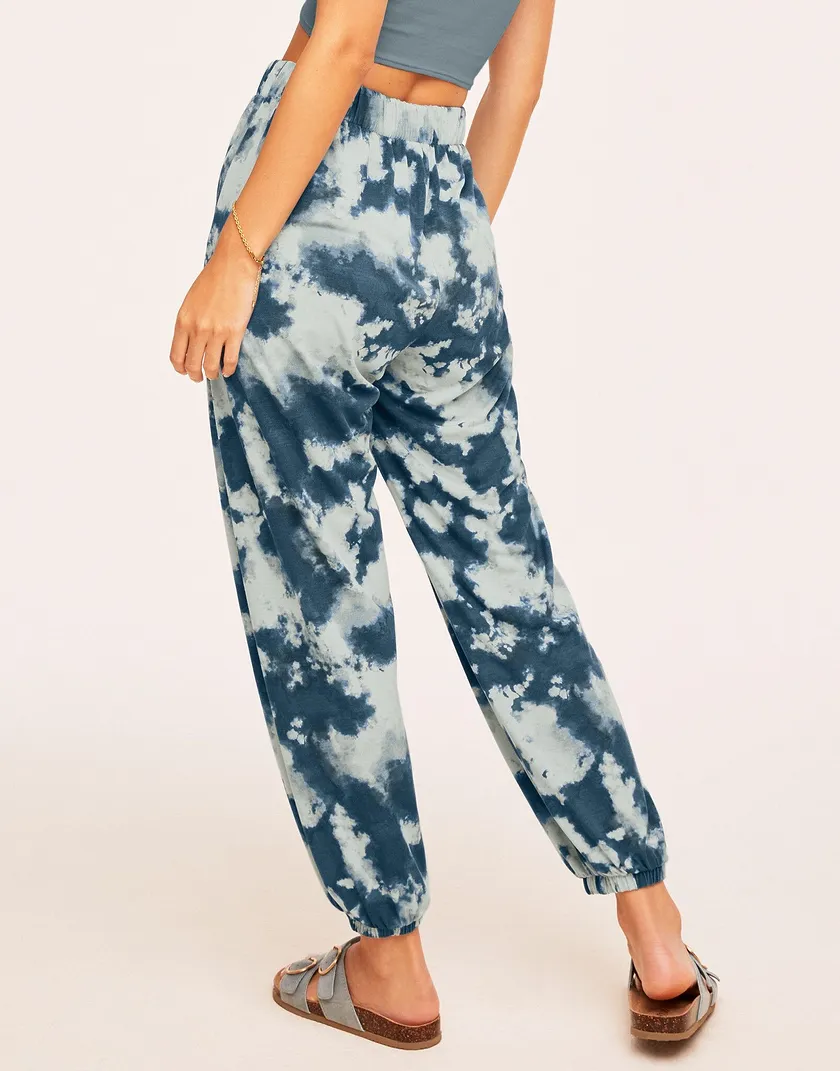 Carson Tie Dye Blue lounge bundle Model 6