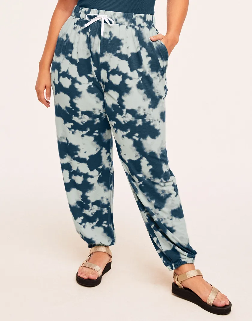Carson Tie Dye Blue Plus lounge bundle Model 2