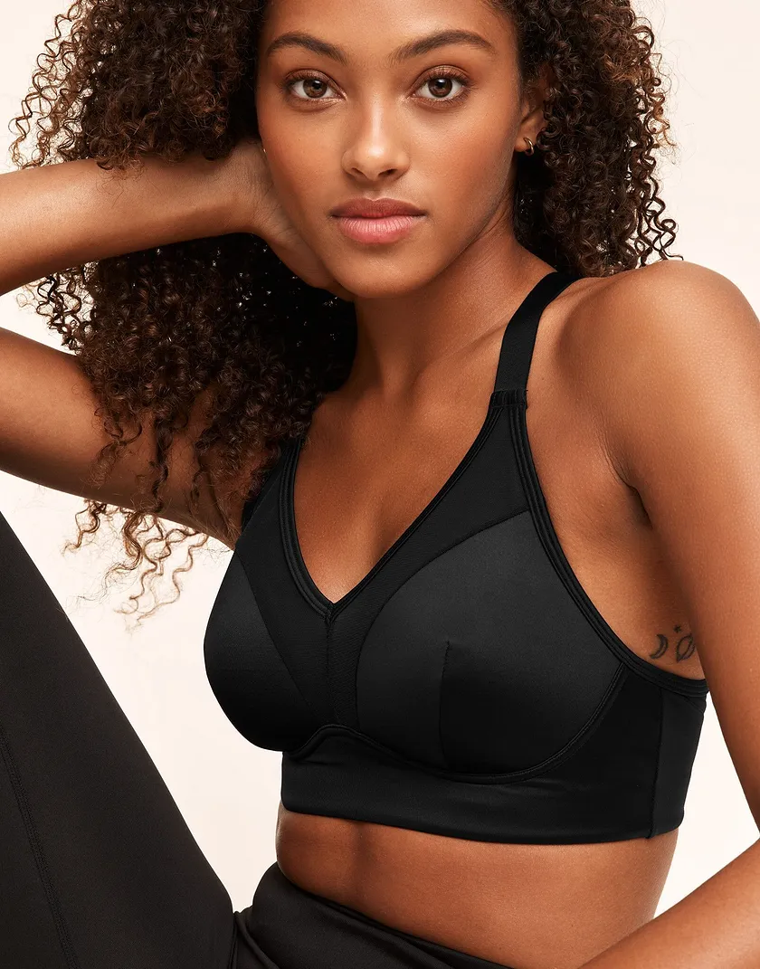 Ariza Black Contour activewear bundle Model 4