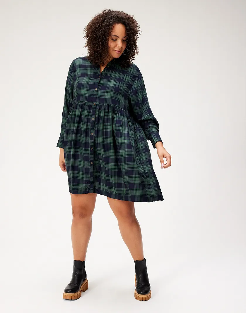 Fleur Dress Plaid Green Plus dresses bundle Model 2