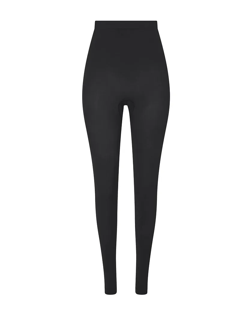 Lilya Black legwear bundle Still 3