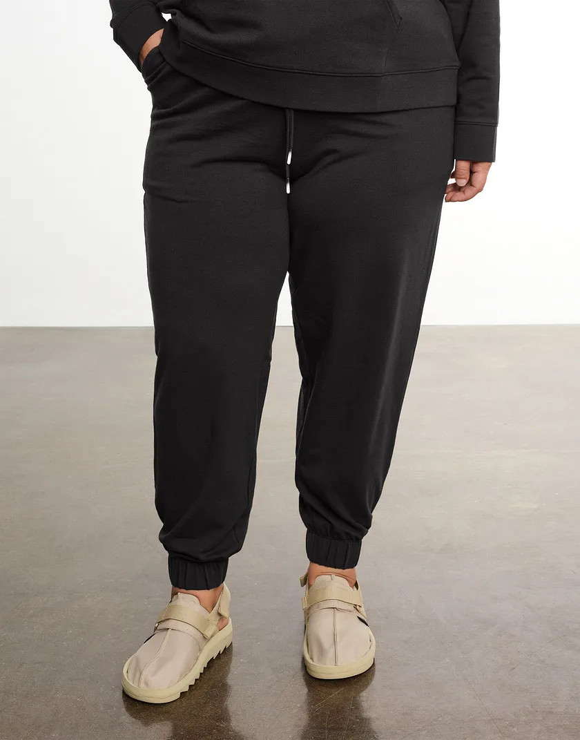 Chill Pant Black Plus athleisure bundle Model 2