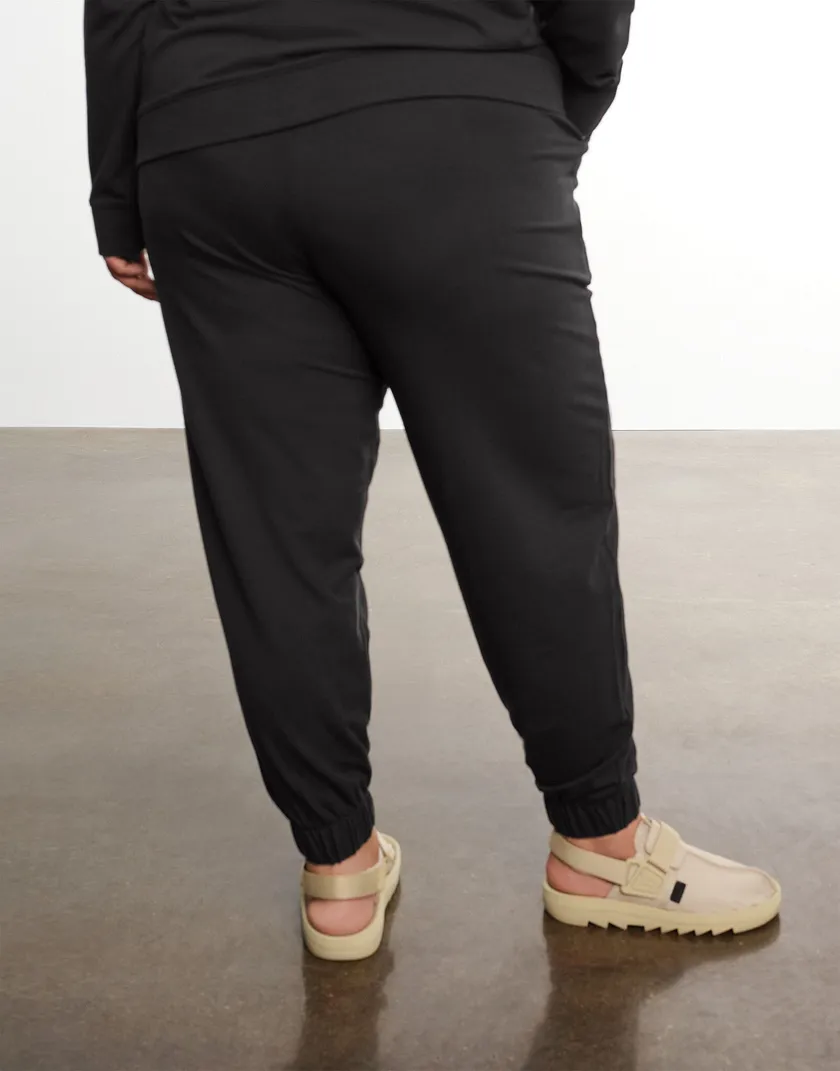Chill Pant Black Plus athleisure bundle Model 5