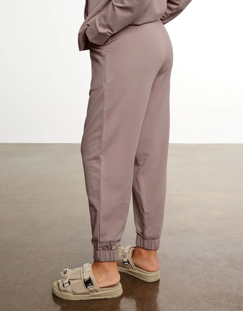Chill Pant Pink athleisure bundle Model 4