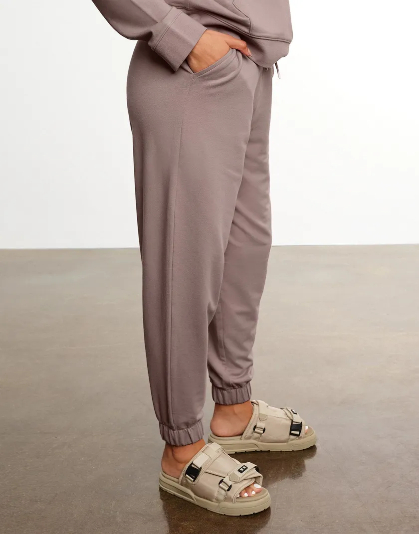 Chill Pant Pink athleisure bundle Model 6