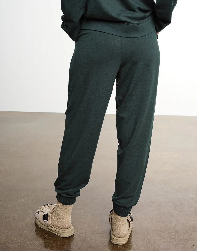 Chill Pant Dark Green athleisure bundle Model 4