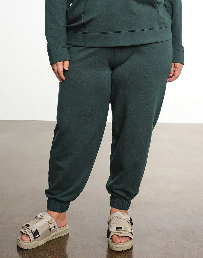 Chill Pant Dark Green Plus athleisure bundle Model 2
