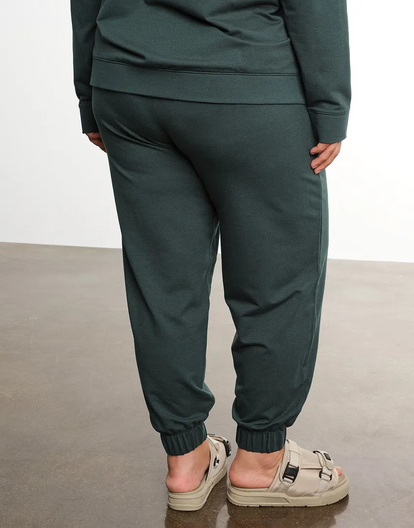 Chill Pant Dark Green Plus athleisure bundle Model 5