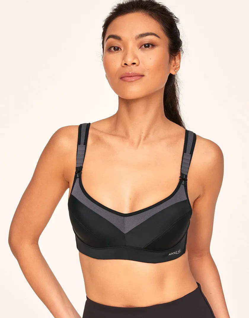 Maho Black Contour activewear bundle Model 1