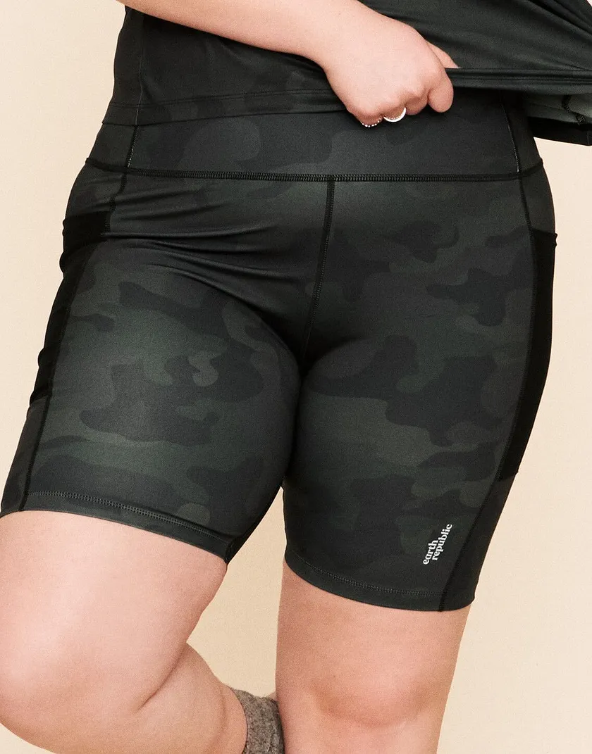Anais High Waisted Short Novelty Green Plus activewear bundle Model 2