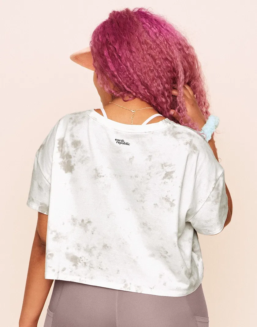 Austyn Top Tie Dye Beige Plus activewear bundle Model 4