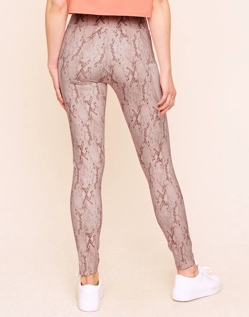 Emberly Animal Pink activewear bundle Model 4