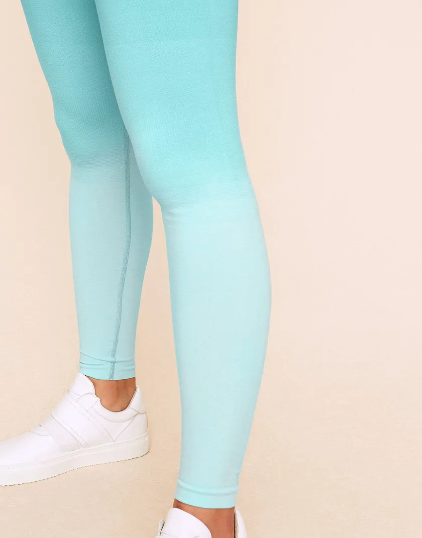 Lilah Ombre Full Legging Blue 2 activewear bundle Model 4
