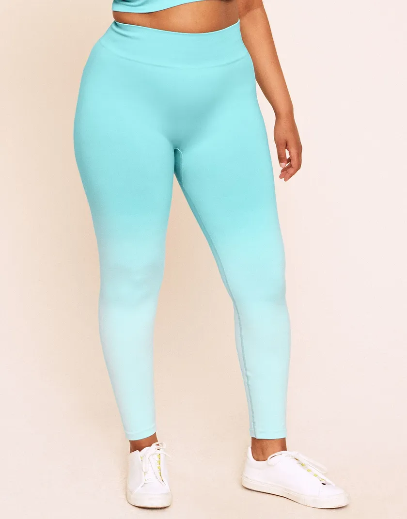 Lilah Ombre Full Legging Blue 2 Plus activewear bundle Model 5