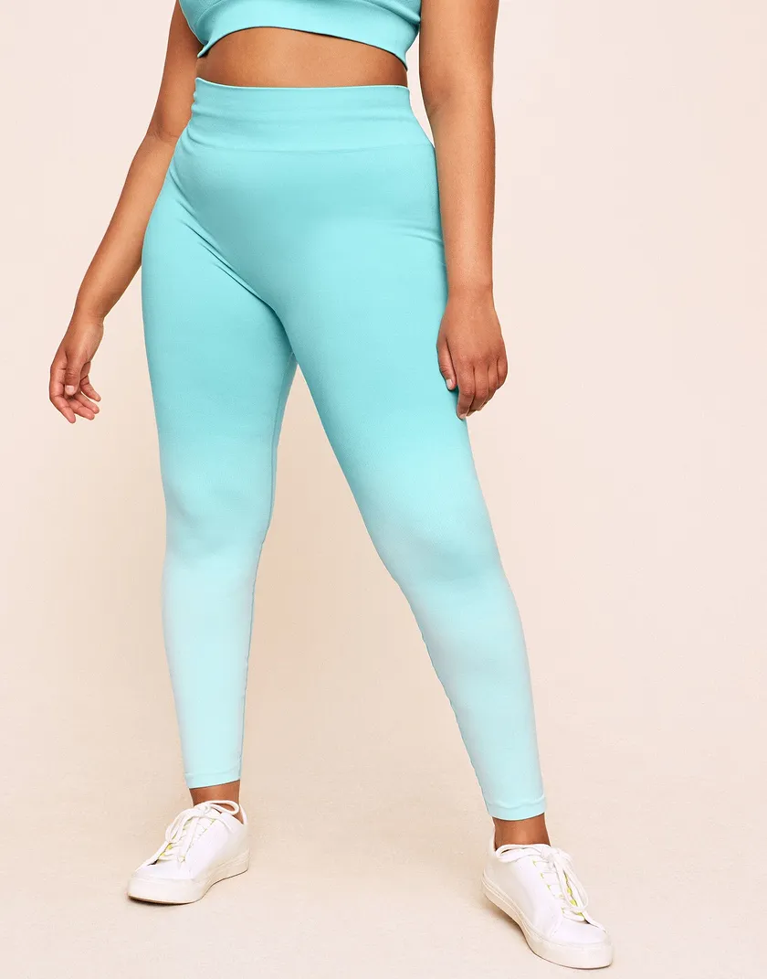 Lilah Ombre Full Legging Blue 2 Plus activewear bundle Model 2