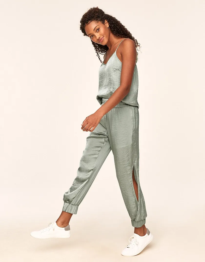 Bethany Medium Green lounge bundle Model 5