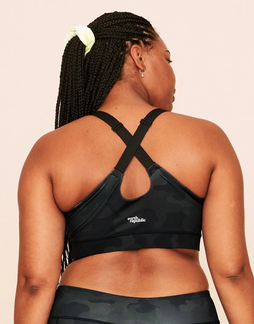 Evie Mid-Support Sports Bra Novelty Green Plus Contour activewear bundle Model 5