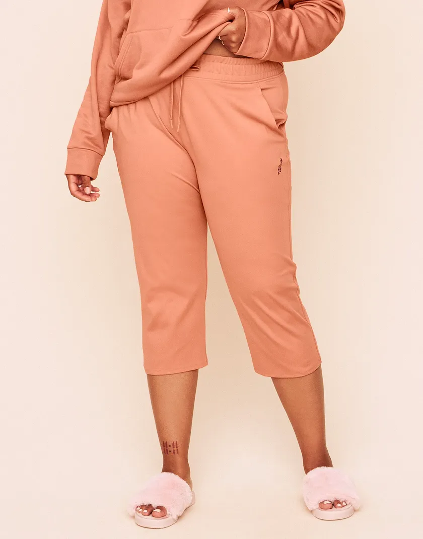 Jaelyn Cropped Pant Placement Pink Plus activewear bundle Model 5