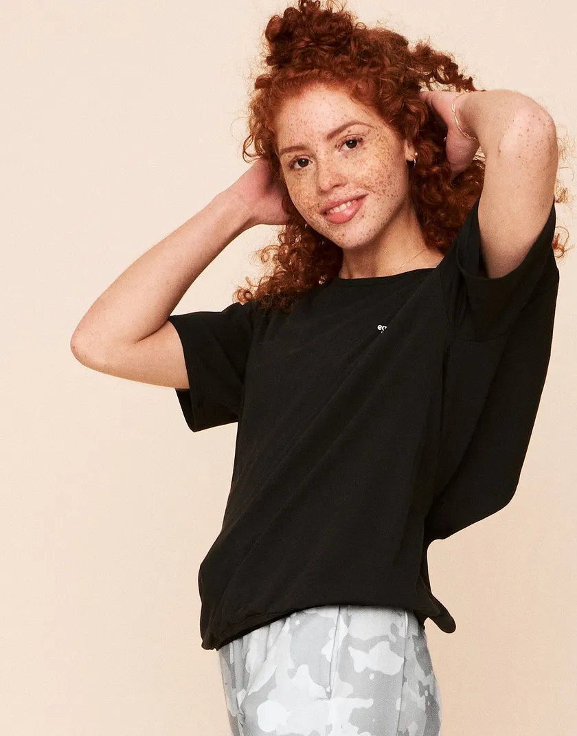 Juniper Top Black activewear bundle Model 4