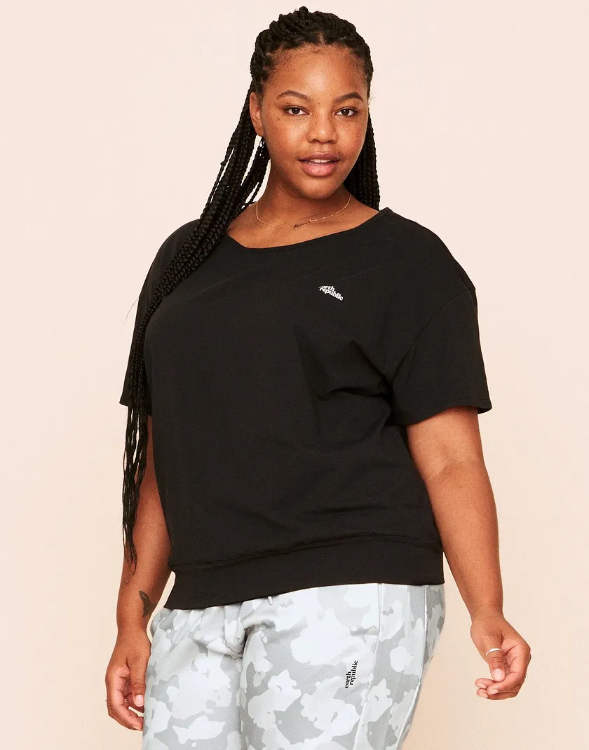 Juniper Top Black Plus activewear bundle Model 2