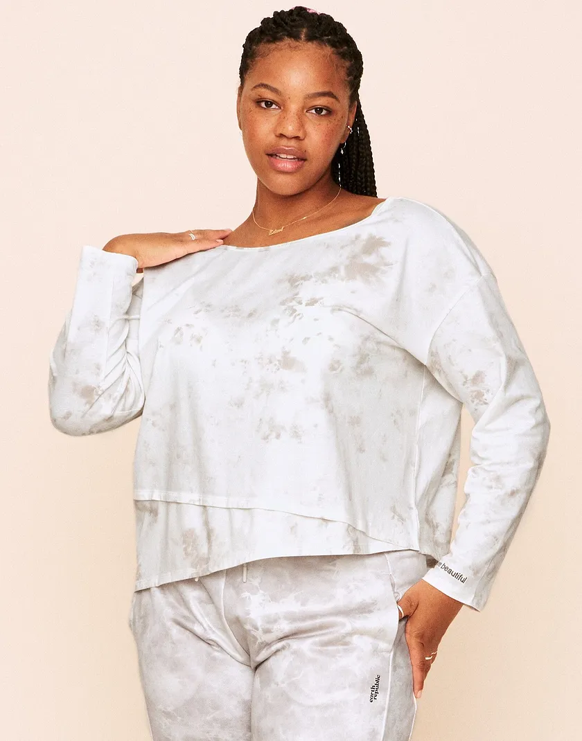 Robin Top Tie Dye Beige Plus activewear bundle Model 1