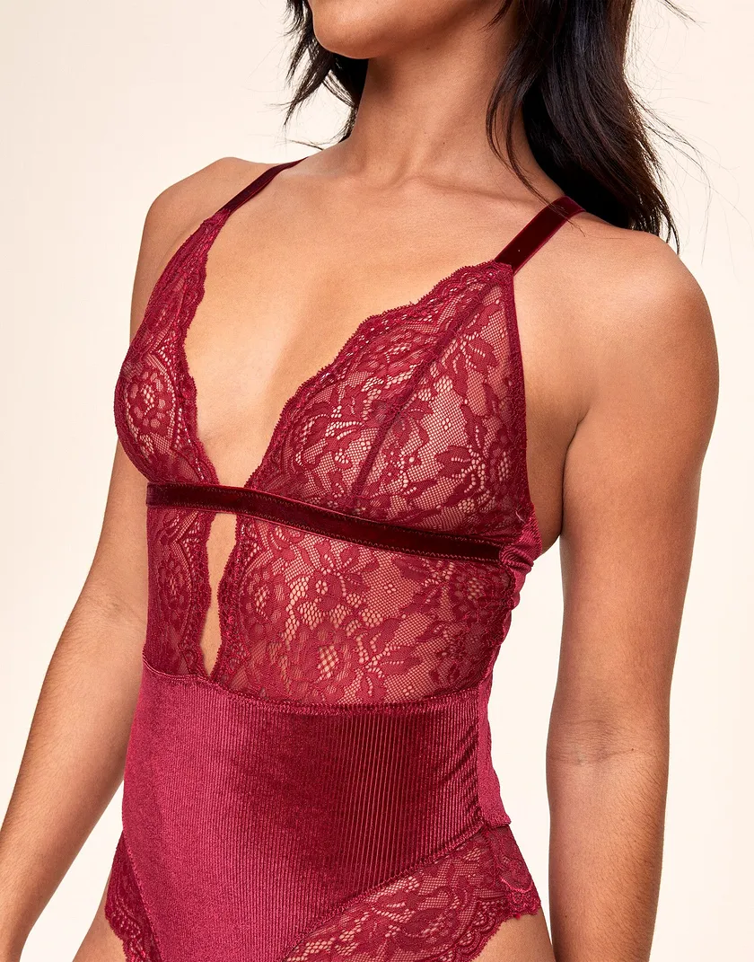 Ceara Dark Red lingerie bundle Model 3