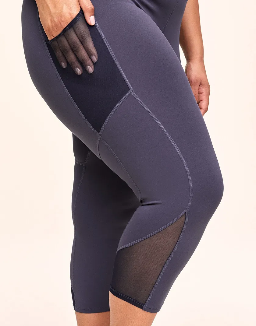 Ava Cozy Crop Dark Gray Plus activewear bundle Model 4