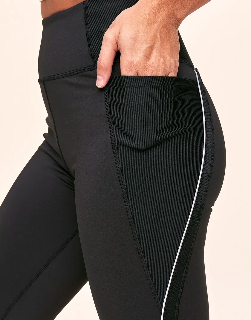 Bailey Brushed 7/8 Black activewear bundle Model 5