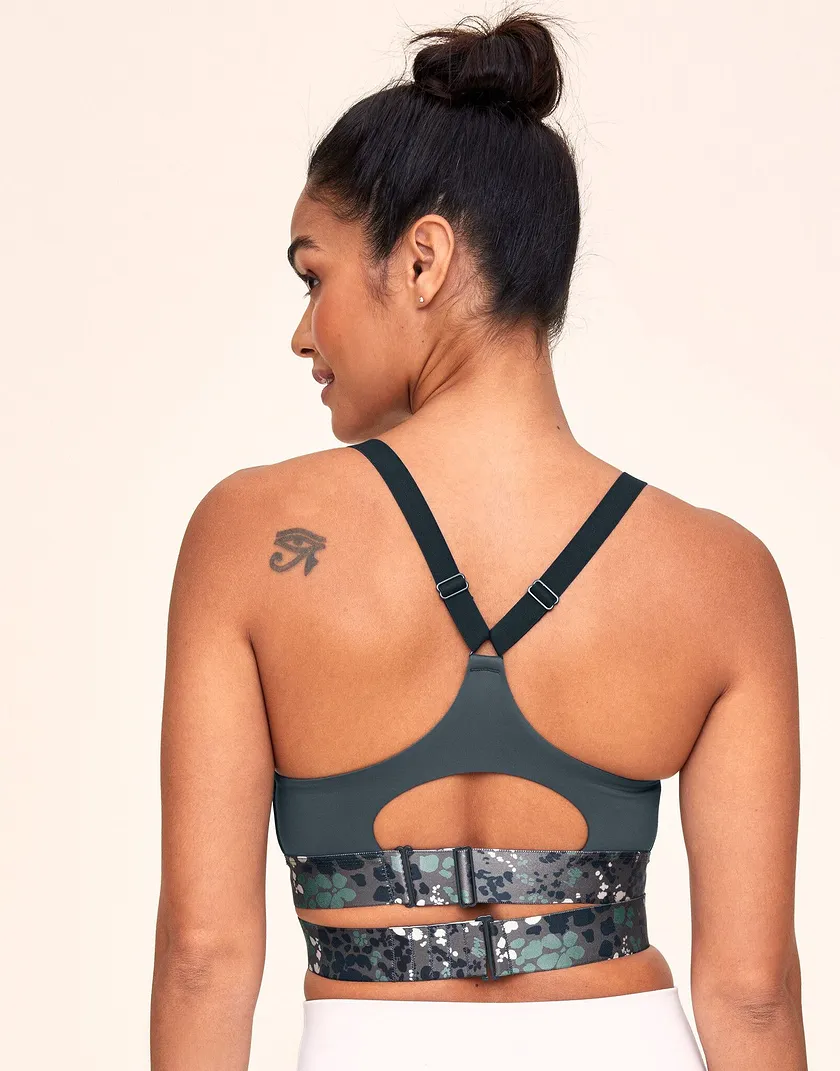 Maven Dark Gray Contour activewear bundle Model 4