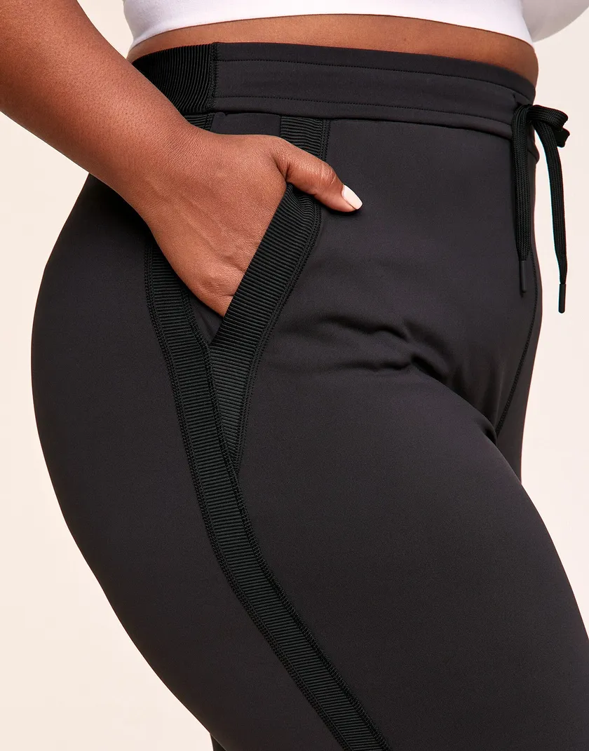 Anisha Black Plus lounge bundle Model 5