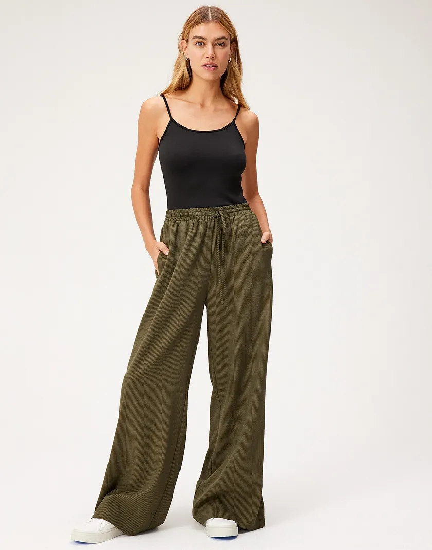 Newberry Pant Dark Green pants & shorts bundle Model 3