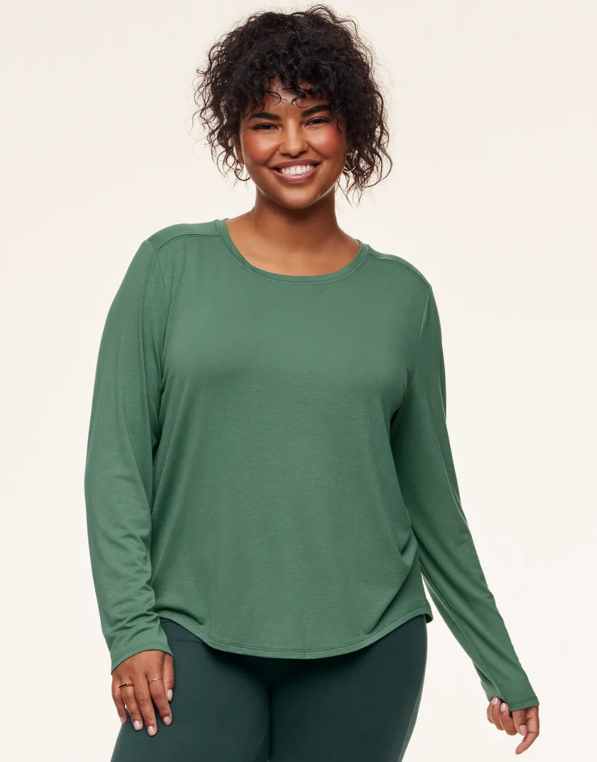 Molly Longsleeve Dark Green Plus lounge bundle Model 1