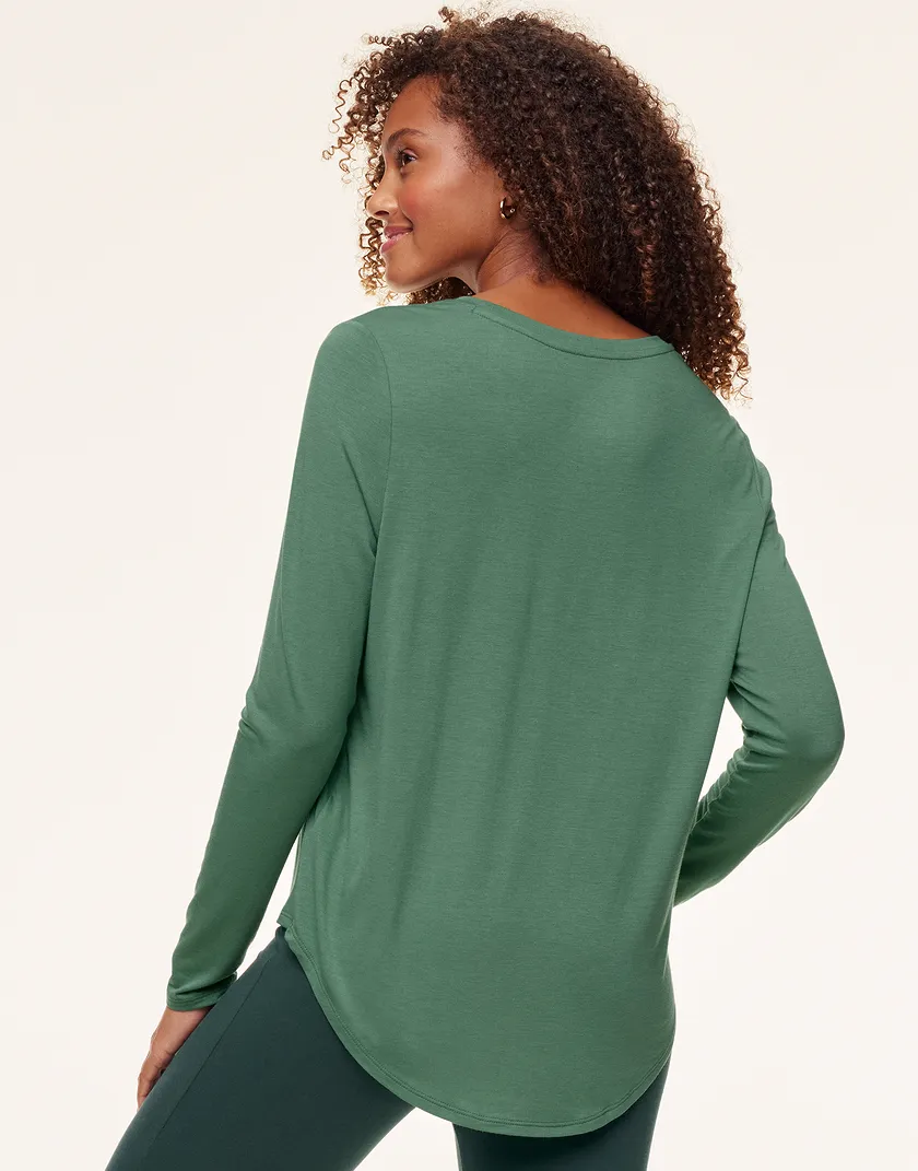 Molly Longsleeve Dark Green lounge bundle Model 5
