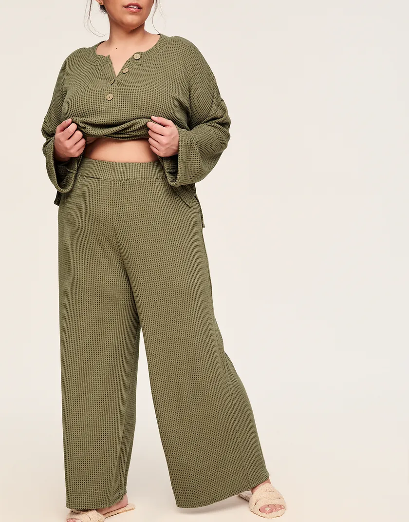 Selina Pant Green Plus pants & shorts bundle Model 2