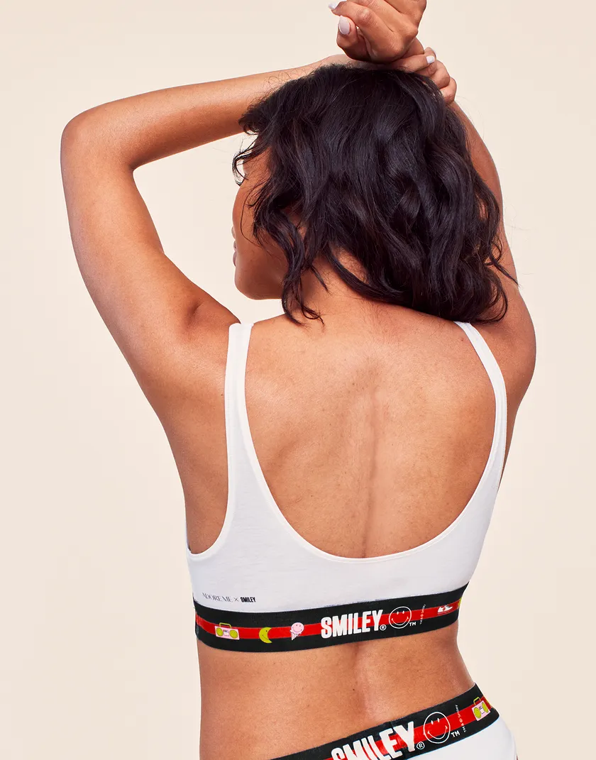 Adore Me X SMILEY Convo White 2 Unlined bra bundle Model 4