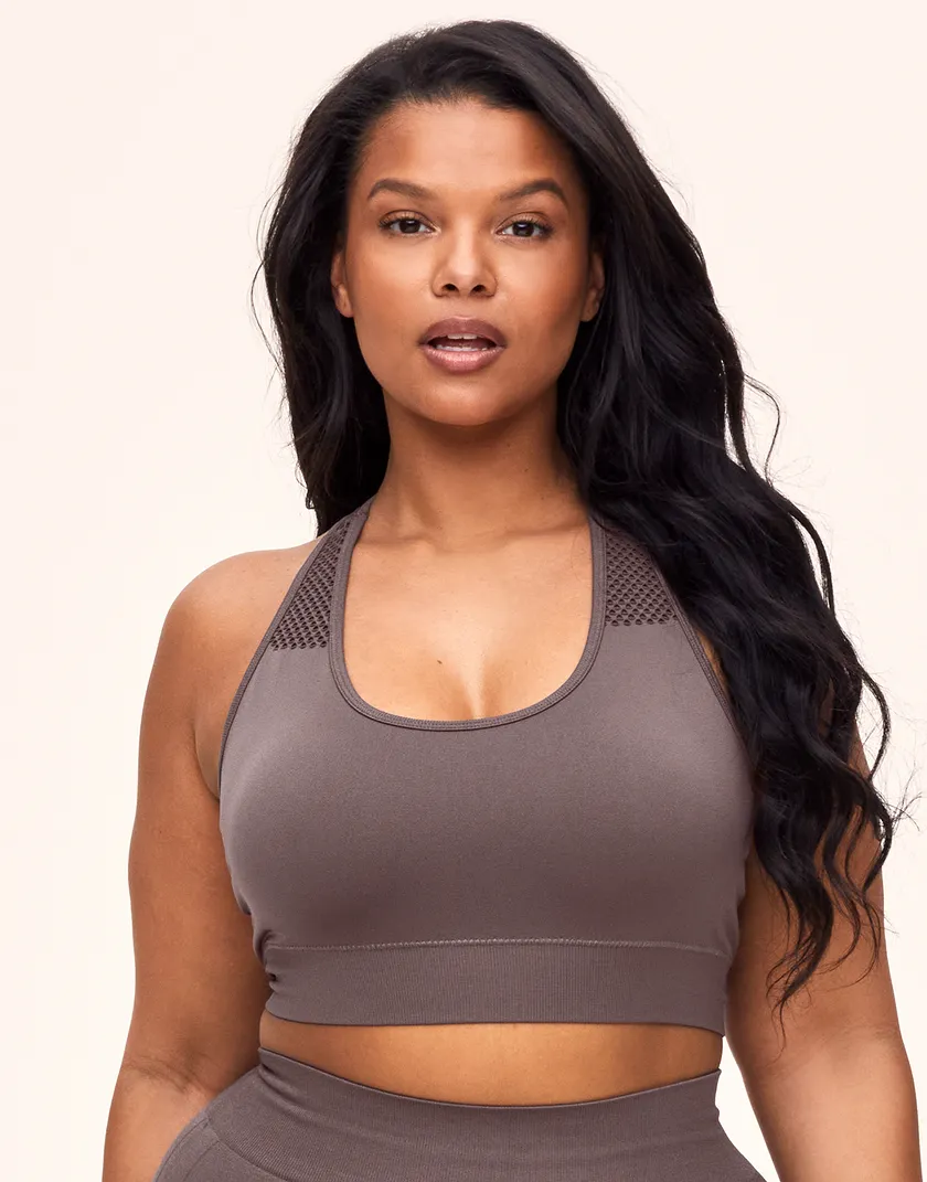 Skylar Seamless Bra Gray Plus Lined activewear bundle Model 2