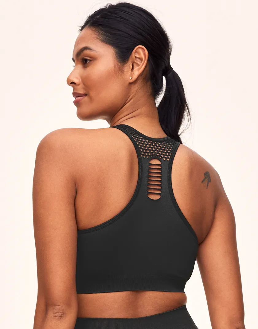 Skylar Seamless Bra Black Lined activewear bundle Model 6