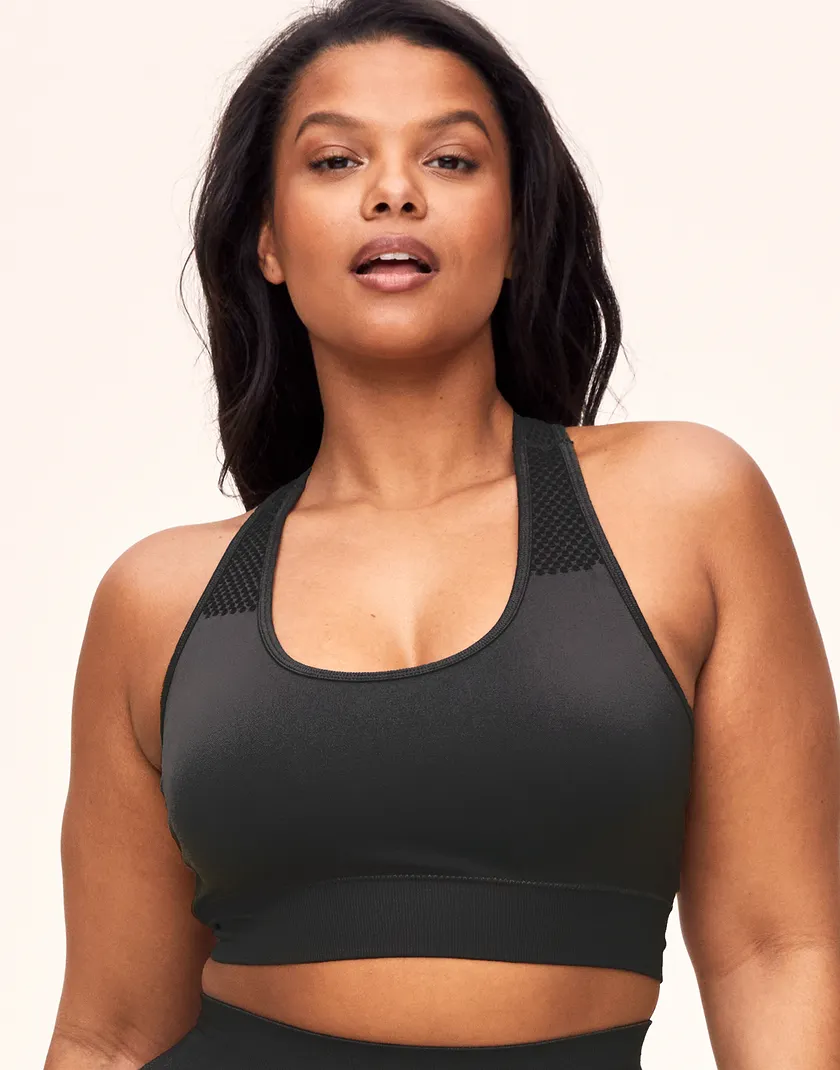 Skylar Seamless Bra Black Plus Lined activewear bundle Model 2