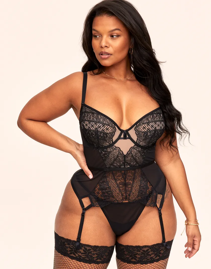 Naya Black Plus Unlined corset bundle Model 1