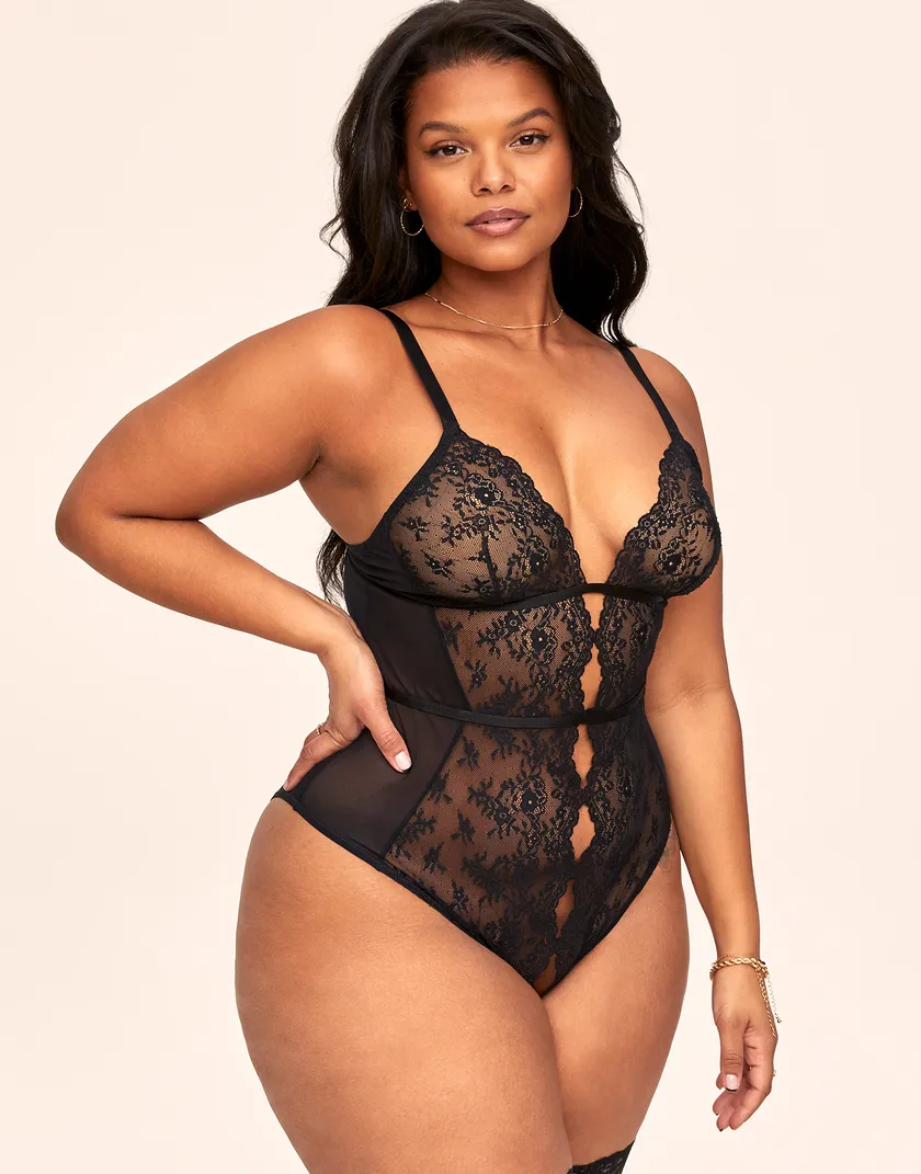 Rosie Black Plus Unlined lingerie bundle Model 2
