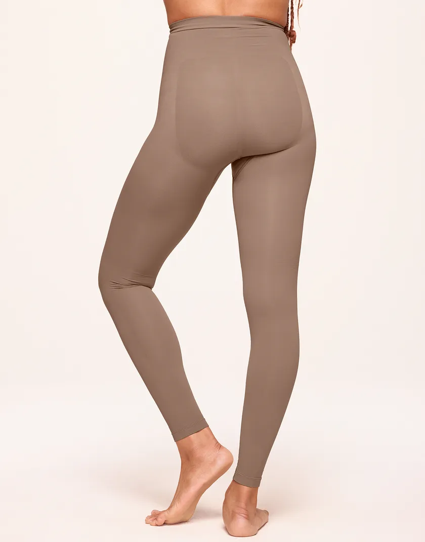 Lilya Medium Beige legwear bundle Model 2