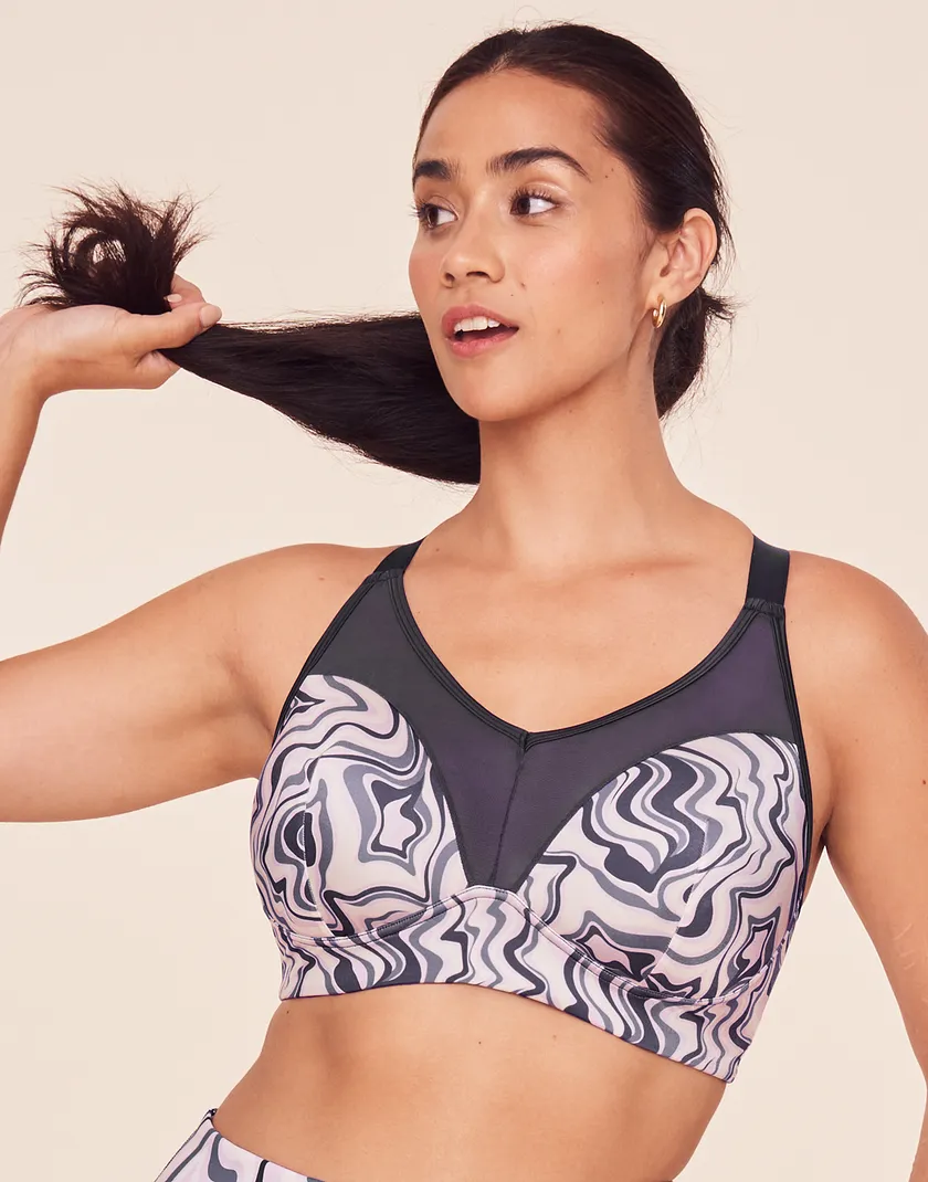 Ariza Tie Dye Gray Plus Contour activewear bundle Model 2